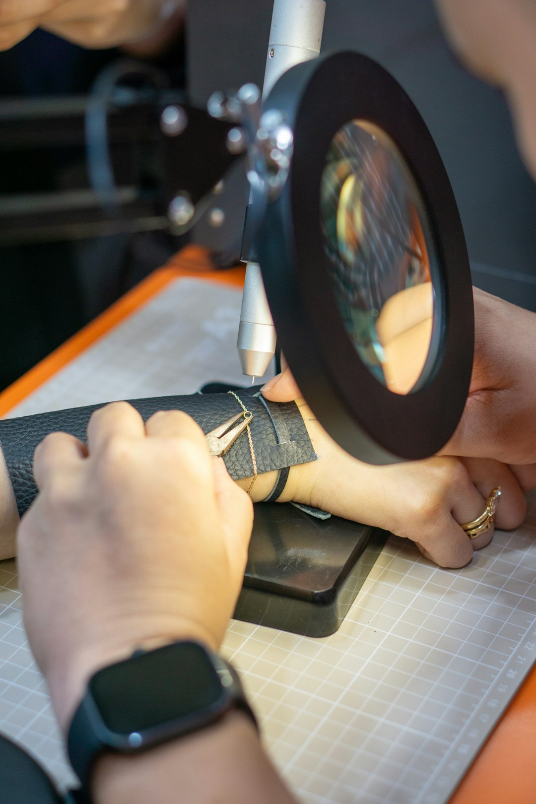 Jewelry quality inspection with magnifier